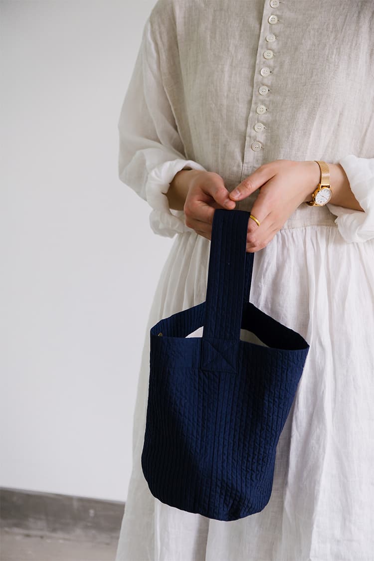 キルティングバッグ 立体縫製のキルト手持ちバッグ