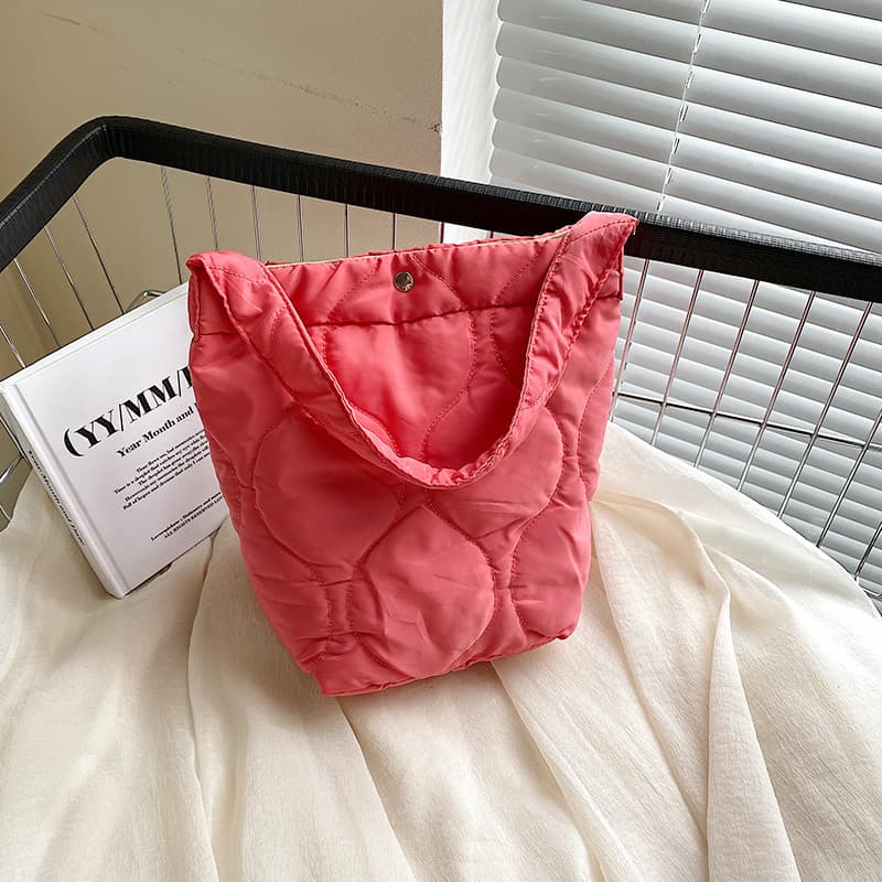 キルティングバッグ ふわり曲線キルティングミニトート